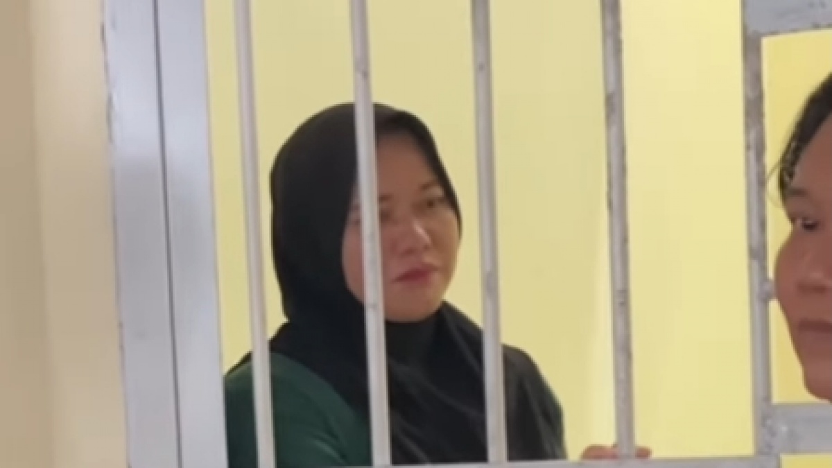 Pilu! Siram Pria Tukang Ngitip Pakai Air Keras Berakhir Dibui, Tangis Novi Pecah saat Dibesuk 2 Anaknya