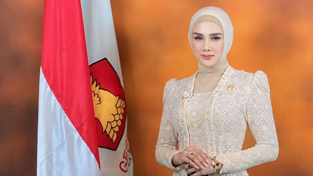 Mulan Jameela Unggah Foto Keluarga Formasi Lengkap, Ekspresi Datar Al El Dul Jadi Sorotan