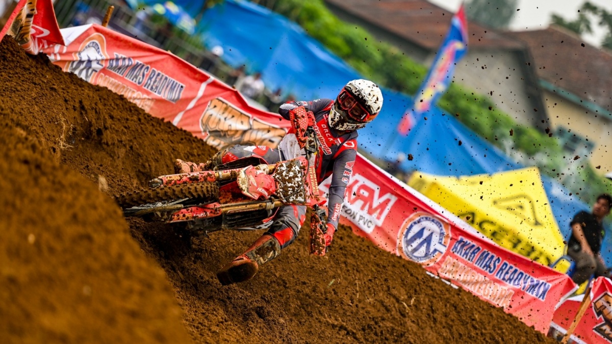 Adrenalin Merah di Atas Tanah: Honda CRF250R Siap Mengamuk di Kejurnas Motocross 2025