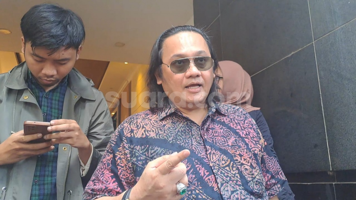 Pendidikan Farhat Abbas, Ngomong Belibet usai Dilaporkan Balik Denny Sumargo