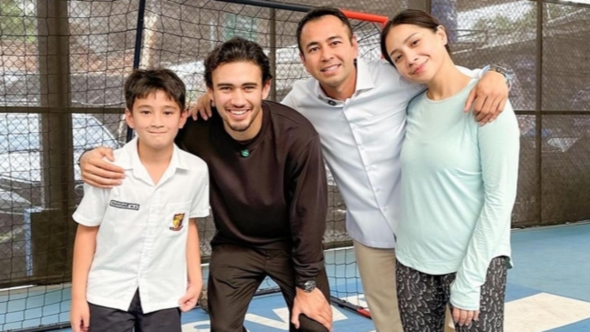 7 Potret Nathan Tjoe-A-On Main ke Rumah Raffi Ahmad, Gemasnya Foto Bareng Cipung