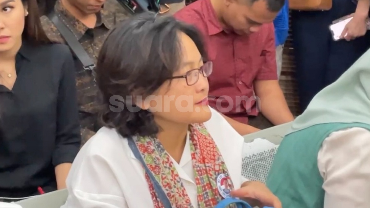 Ekspresi Diam Istri Tom Lembong Usai Gugatan Praperadilan Suami Ditolak Hakim