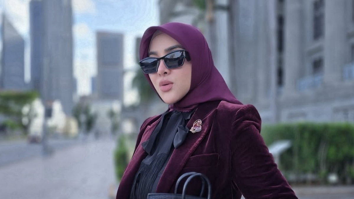 Penampakan Tas Hermes Emas Milik Syahrini Bikin Salah Fokus, Harganya Setara Mini Cooper