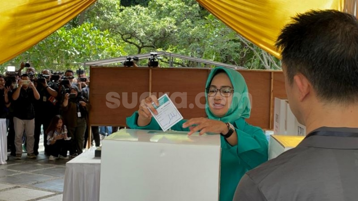 Nyoblos di TPS 15 Sutera Nerada Tangsel, Airin: Allah Berikan yang Terbaik