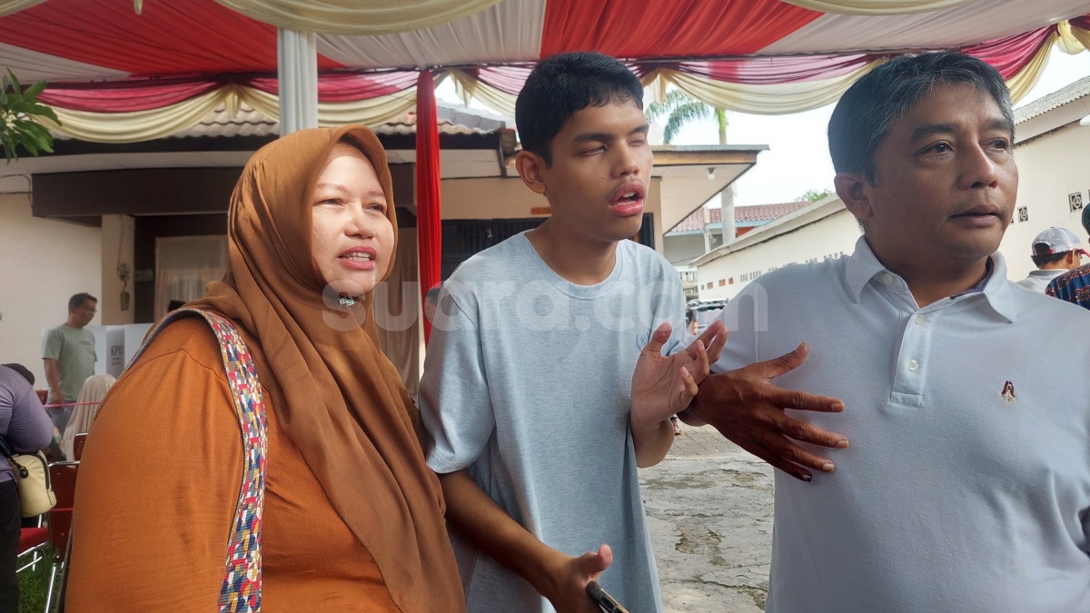 Cerita Warga Disabilitas Tunanetra Ikut Nyoblos di TPS Dharma Pongrekun: Mudah, Gak Bingung