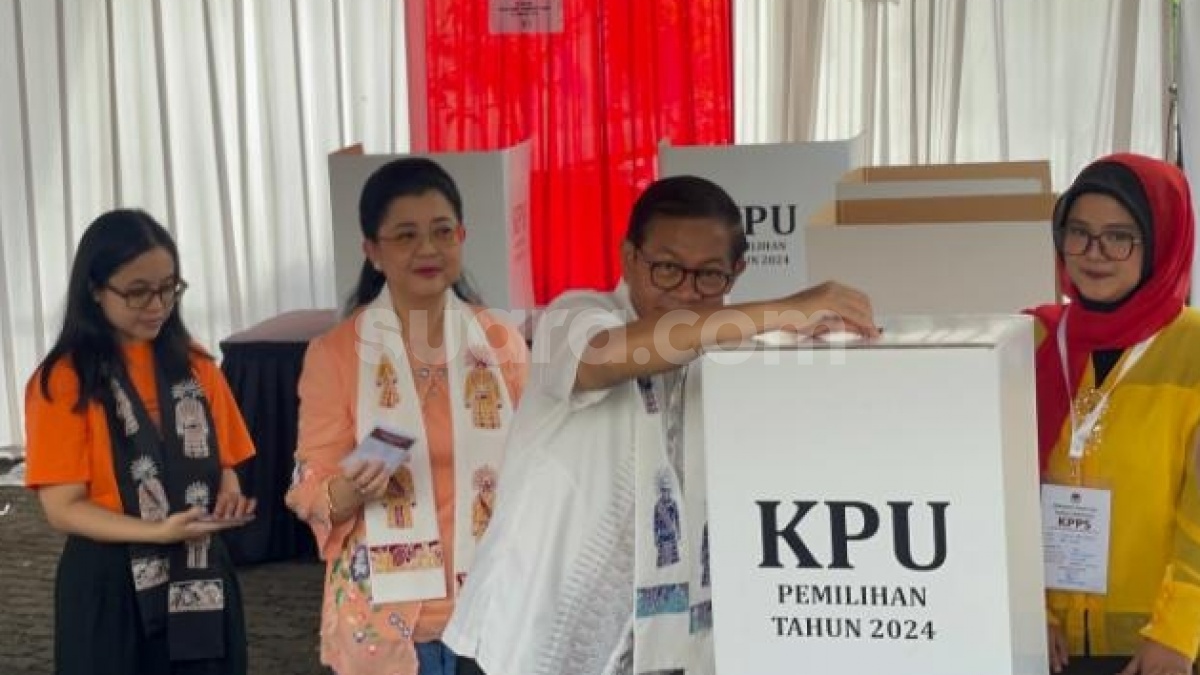 Nyoblos ke TPS 046 Bareng Anak dan Istri, Pramono Harap Menang Satu Putaran