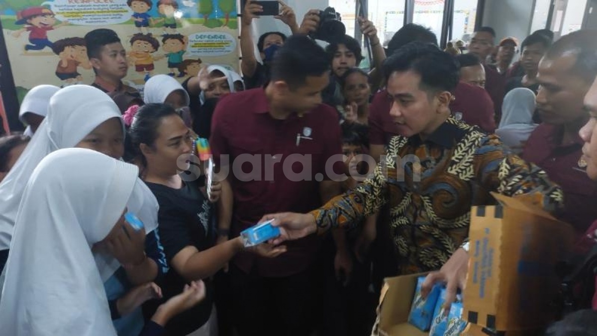 Heboh Sembako 'Bantuan Wapres Gibran' Bikin Netizen Curiga: Pencitraan Buat 2029