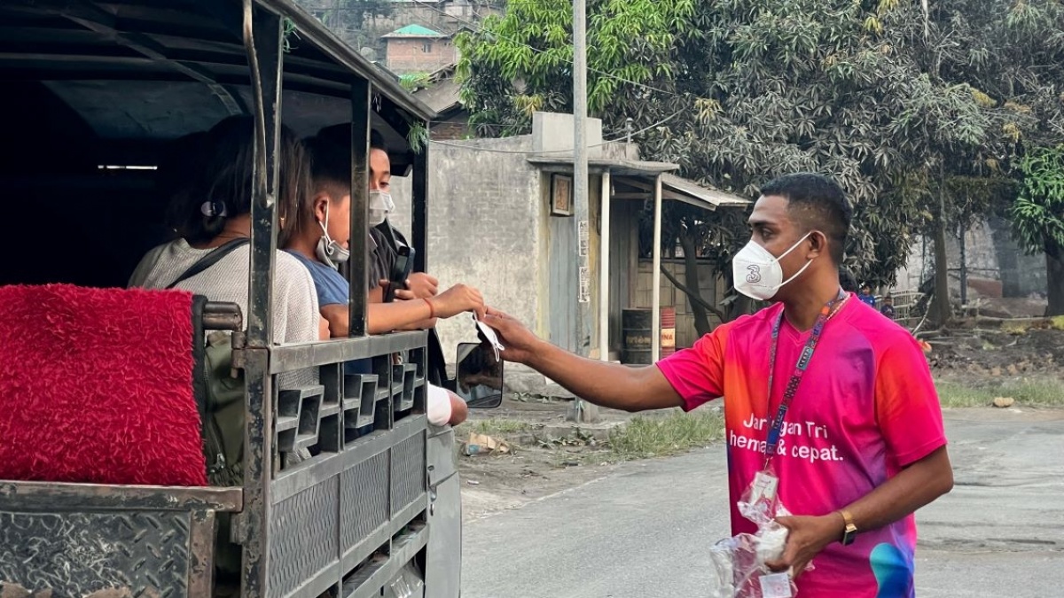 Indosat Boyong BTS, Berikan Dukungan Layanan Telekomunikasi Gratis bagi Korban Erupsi Gunung Lewotobi