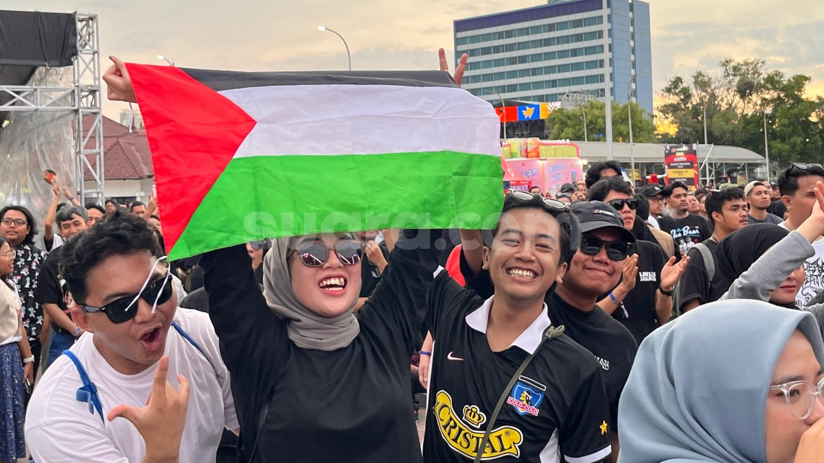 Kibarkan Bendera Palestina di Everblast, Penonton Ini Girang di-Notice Killing Me Inside