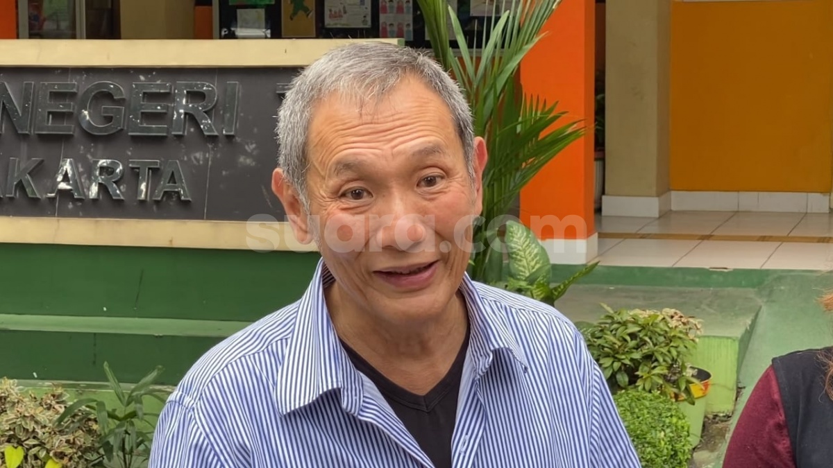 Usai Rumah Sang Artis Dijarah, Jusuf Hamka Ajak Uya Kuya Nongkrong dan Jajan di Pinggir Jalan