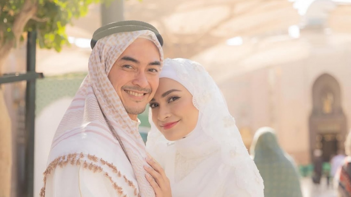 Perjalanan Cinta Zumi Zola dan Putri Zulhas: Kini Menikah di Madinah