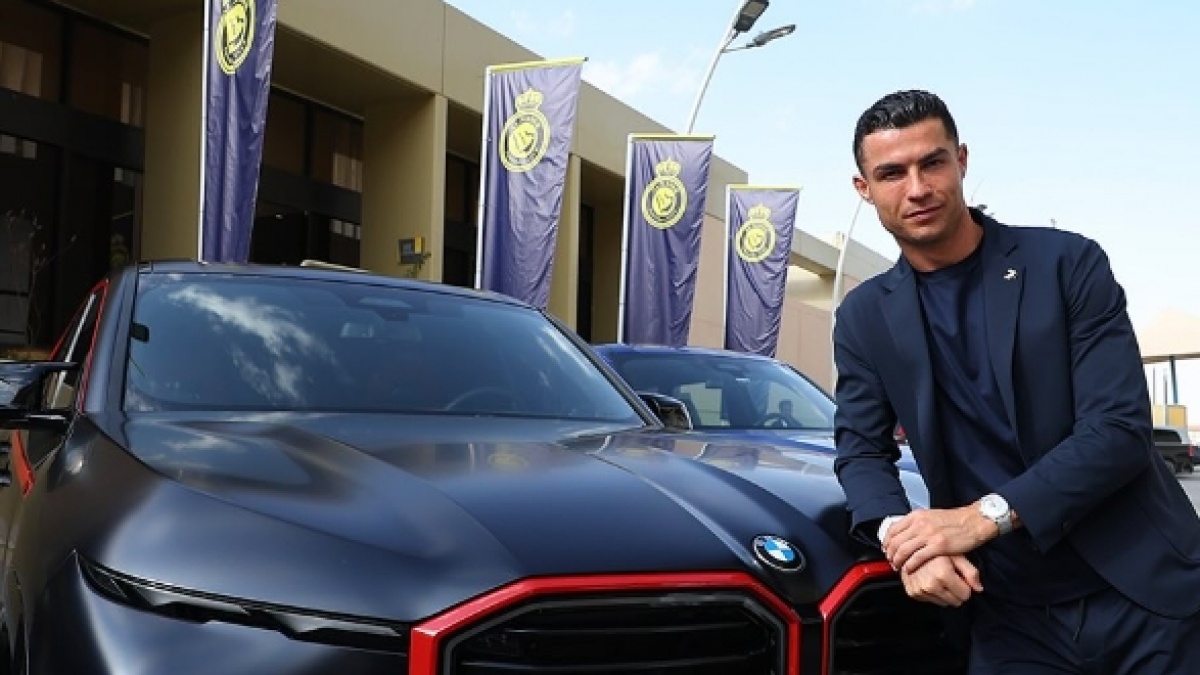 Gabungan V8 dan Motor Listrik, Mewah Bak Hotel Bintang 5: Intip BMW XM Hadiah Al-Nassr untuk Raja Gol CR7