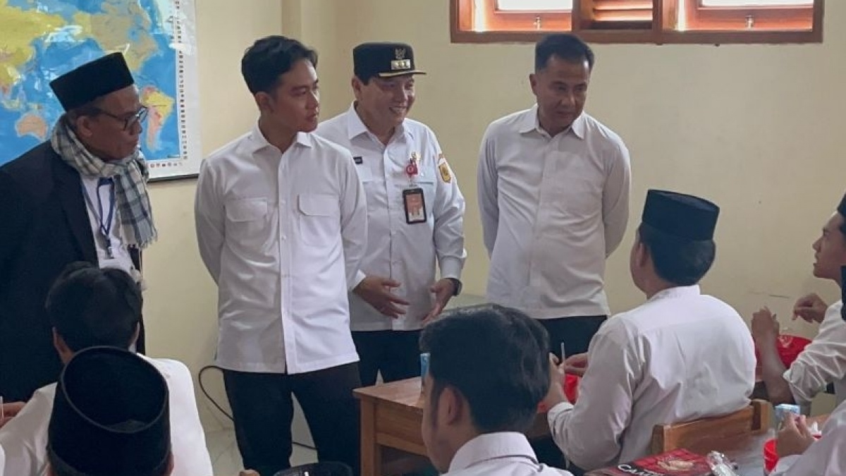 Ngotot Lengserkan Gibran, Surat Fachrul Razi Dkk Ternyata Tak Bisa Ujug-ujug Diproses DPR, Kenapa?