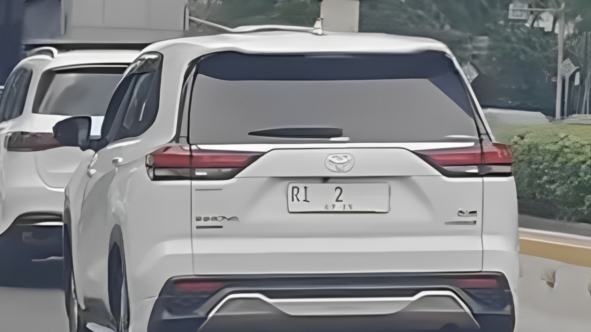 Mobil RI 2 Ikut Macet-macetan di Bundaran HI, Sirine Strobo Tak Terdengar