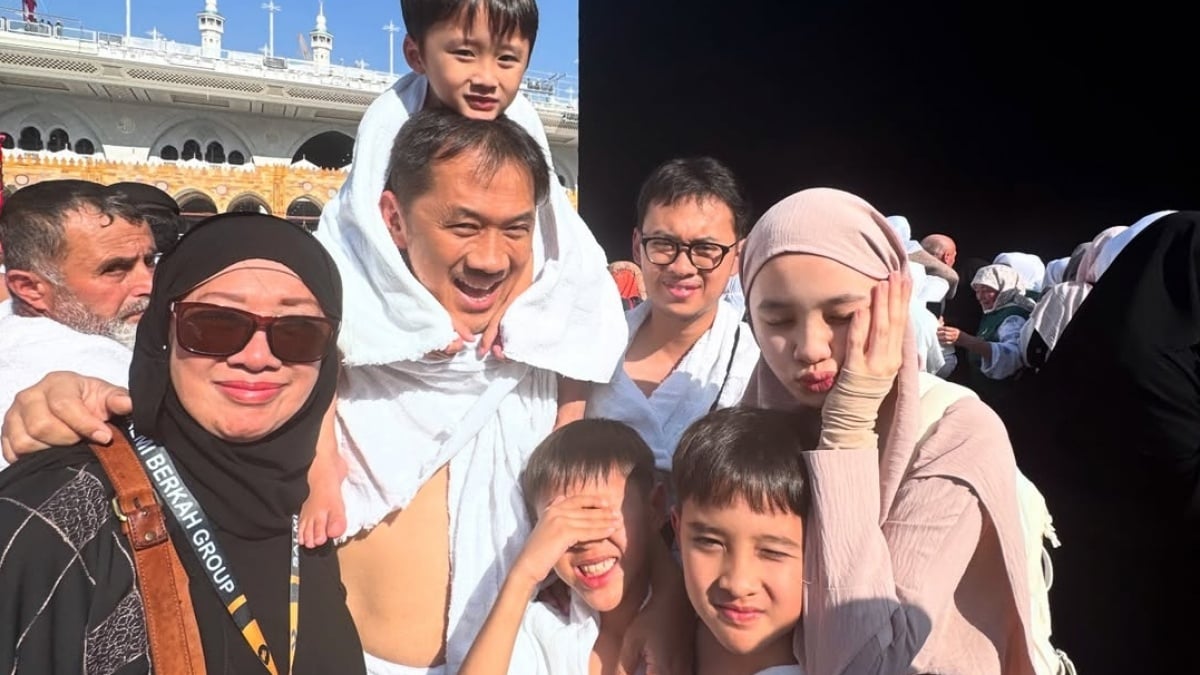 Hanung Bramantyo Klarifikasi Usai Kedapatan Kunjungi Vatikan di Malam Natal Sepulang Umrah