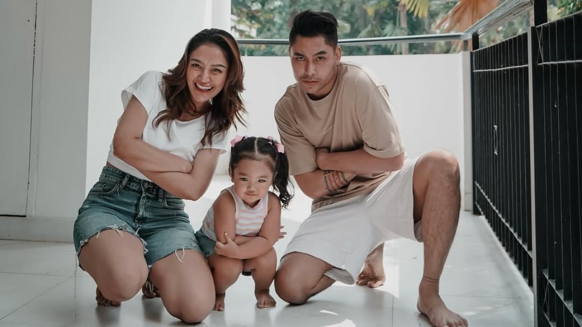 Detik-Detik Anak Pertama Siti Badriah Bertemu Pertama Kalinya dengan Sang Adik