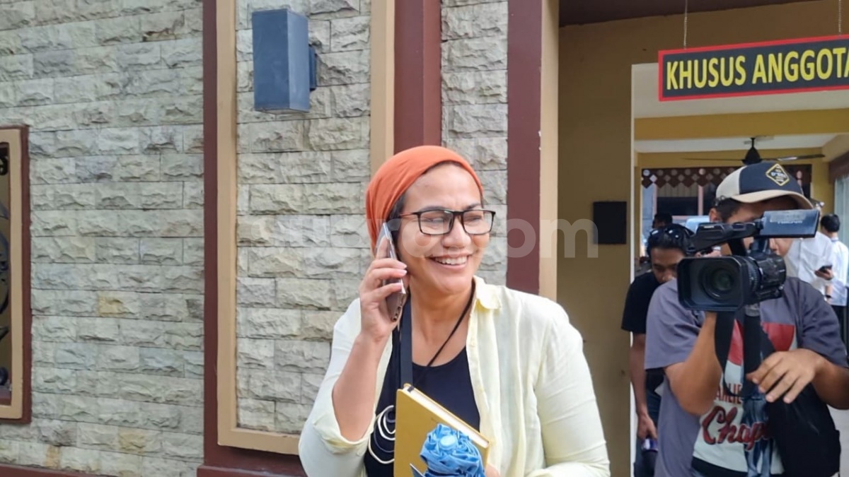 Kakak Atiqah Hasiholan Membisu Usai Dimintai Keterangan Soal Dugaan Penggelapan Warisan Ratna Sarumpaet