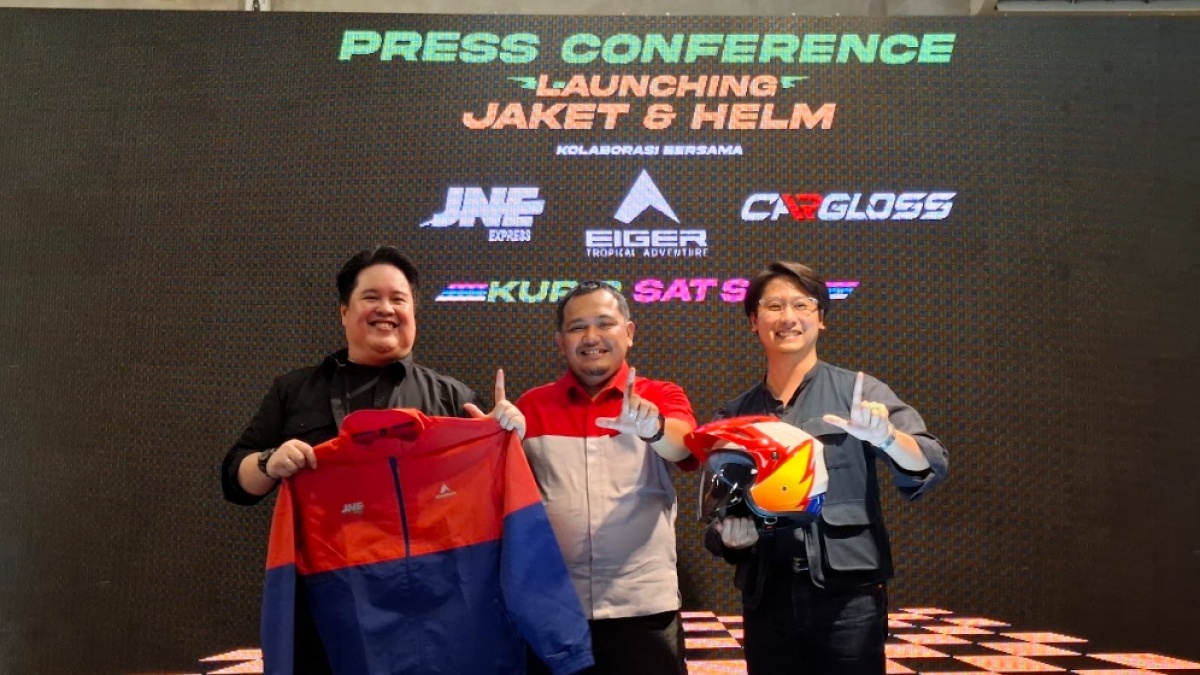 Kolaborasi Terbaru Eiger, JNE, dan Cargloss: Hadirkan Jaket dan Helm Stylish untuk Kurir