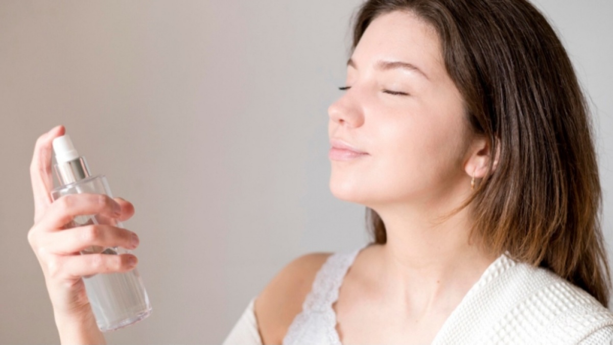 5 Rekomendasi Setting Spray Terbaik 2025, Make Up Cetar Seharian Anti Luntur