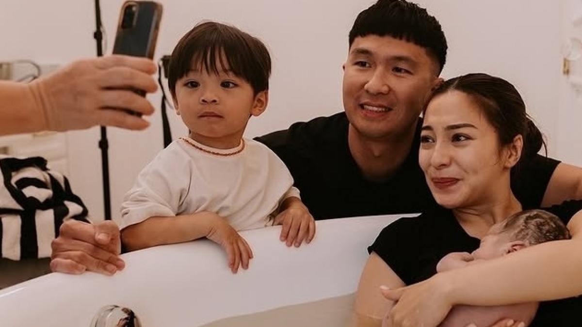 Segini Biaya Jasa Fotografer Persalinan Nikita Willy, Tetap Mempesona saat Melahirkan Water Birth