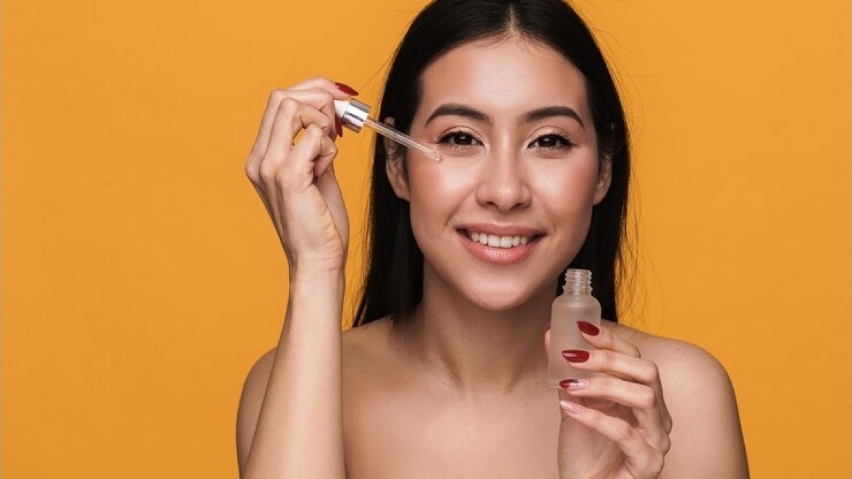 5 Produk Serum Retinol Cegah Penuaan Dini, Kulit Tambah Halus Bercahaya