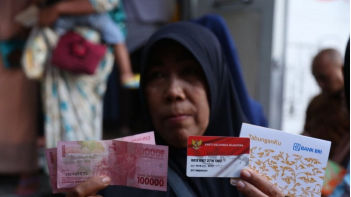 Kantorpos Salurkan Bansos PKH dan Sembako di Batam secara Door to Door dan Langsung