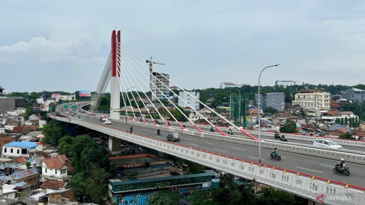 Masih Pakai Helm, Geger Pemuda Tewas Gantung Diri di Flyover Pasupati Bandung