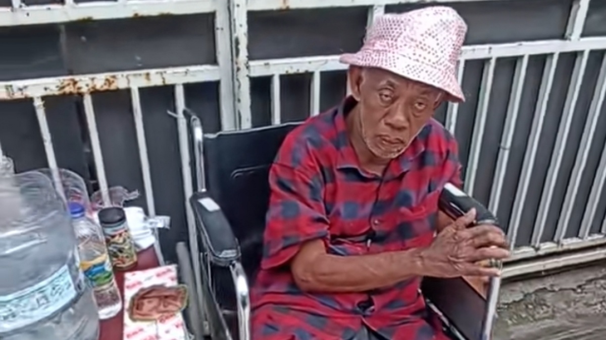 Perjalanan Karier Pak Tarno, Kini Viral Jualan Ikan sambil Duduk di Kursi Roda