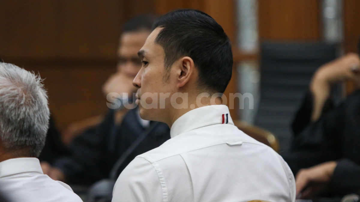 Menilik Merek dan Harga Kemeja Putih Harvey Moeis saat Divonis 6,5 Tahun Penjara, Ternyata Branded!