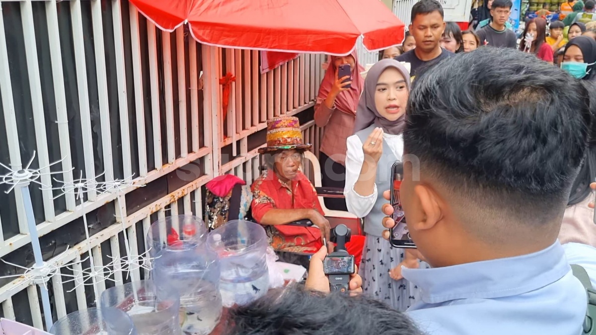 Ria Ricis Bikin Konten Borong Dagangan Pak Tarno, Netizen: Ini Mah Sengaja Dieksploitasi