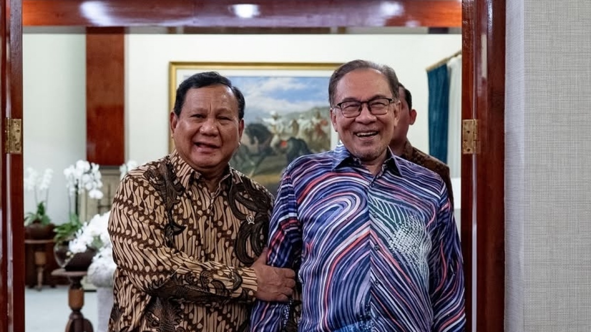 Mayor Teddy Ngaku Prabowo Tak Demam, Warganet: Kok Bisa Sih Beda Omongan sama PM Malaysia?