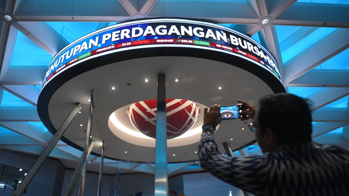 IHSG Betah di Level 6.400 pada Sesi I, Saham INET Melesat