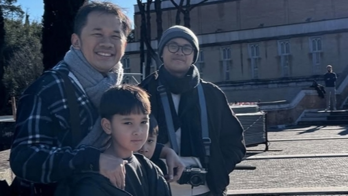 8 Momen Hanung Bramantyo Salat Jumat di Kota Katolik Roma, Masjid Terbesar di Eropa!