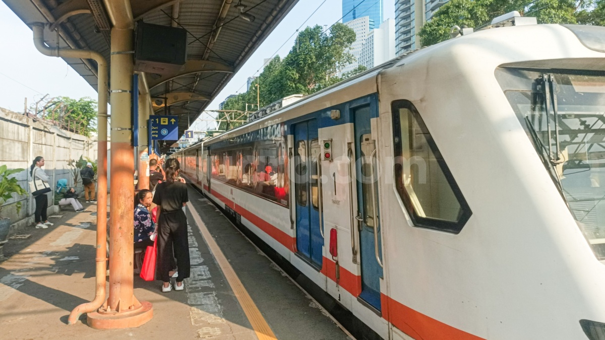 Kereta Bandara Soetta Tabrak Orang, Jadwal KRL Jadi Terganggu