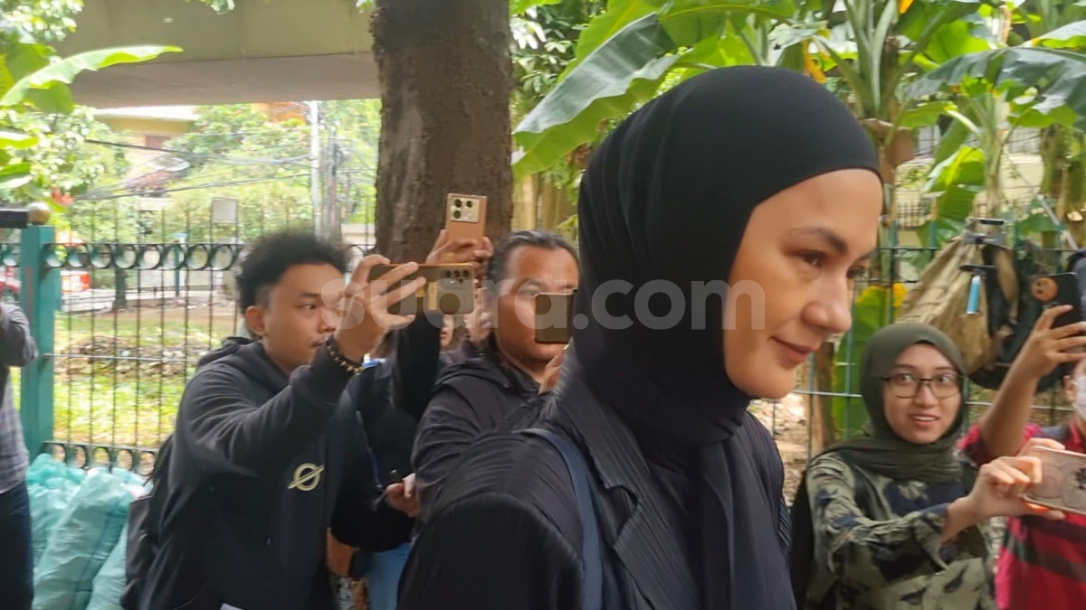 Ayah Baim Wong Meninggal Dunia, Paula Verhoeven Datangi Rumah Duka dengan Mata Sembab