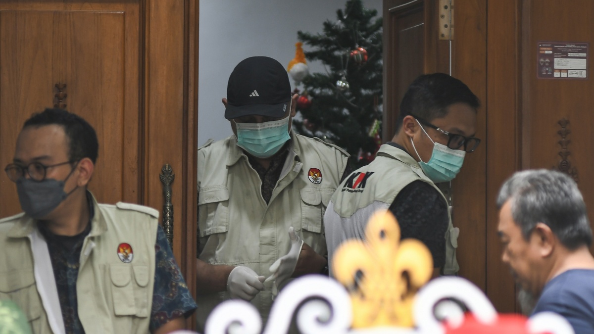 Usut Kasus Bupati Ponorogo, KPK Geledah Kantor Swasta di Surabaya