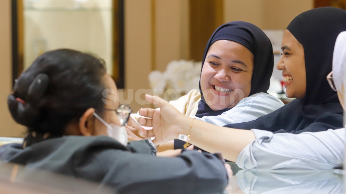 Harga Emas Kompak Anjlok di Pegadaian: Antam, UBS, dan Galeri24 Turun Harga!