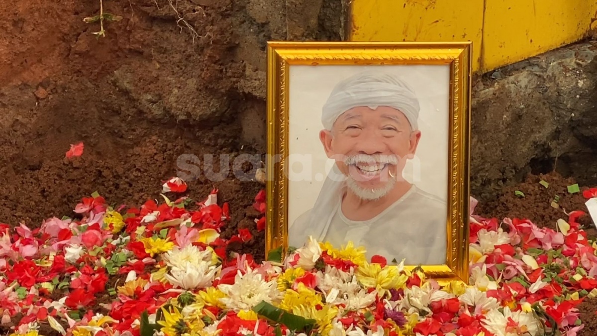 Penuh Emosi, Anak Tak Terima Keluarga Dibilang Telantarkan Makam Nurul Qomar