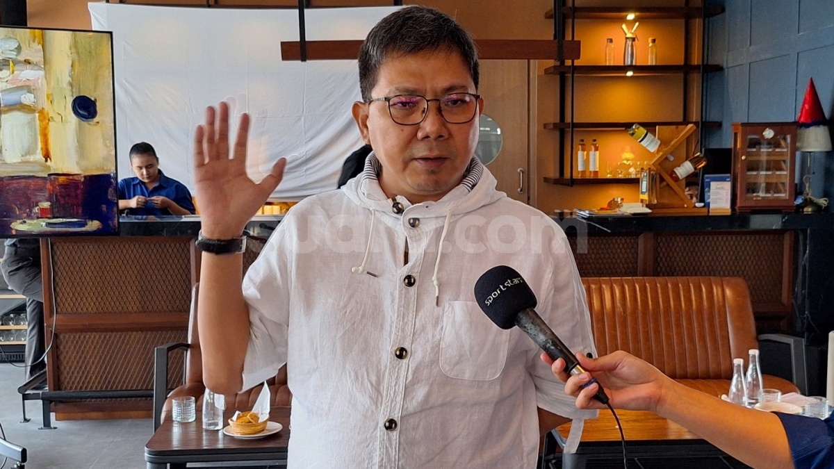 Heboh Foto Bareng Erick Thohir, Bung Towel Bongkar Isi Obrolan di Stadion Manahan