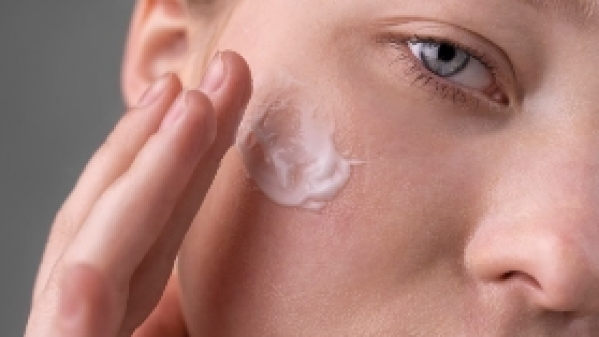 4 Sunscreen Tekstur Gel Oil Free Terbaik yang Nyaman Dipakai Sesuai Klaim Pembeli