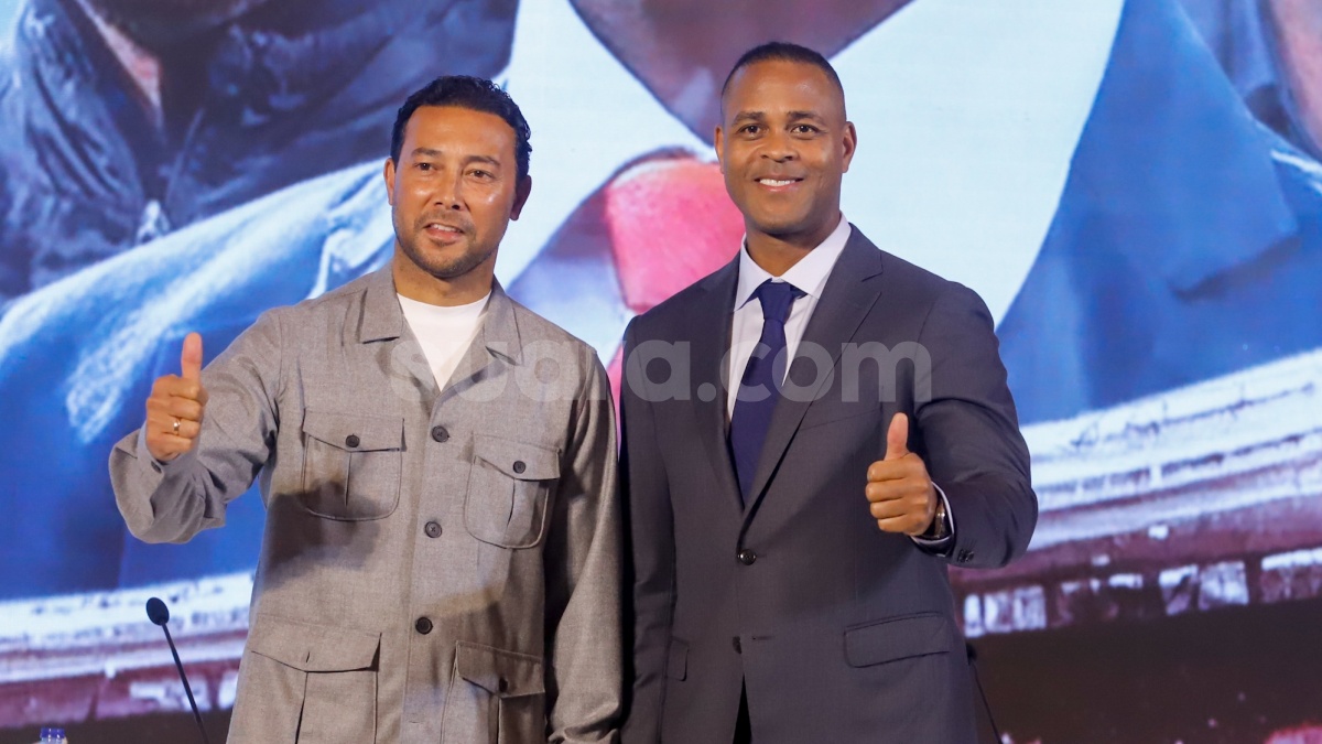 Keluar dari Timnas Indonesia, Denny Landzaat Punya Jabatan Baru di Ajax Amsterdam