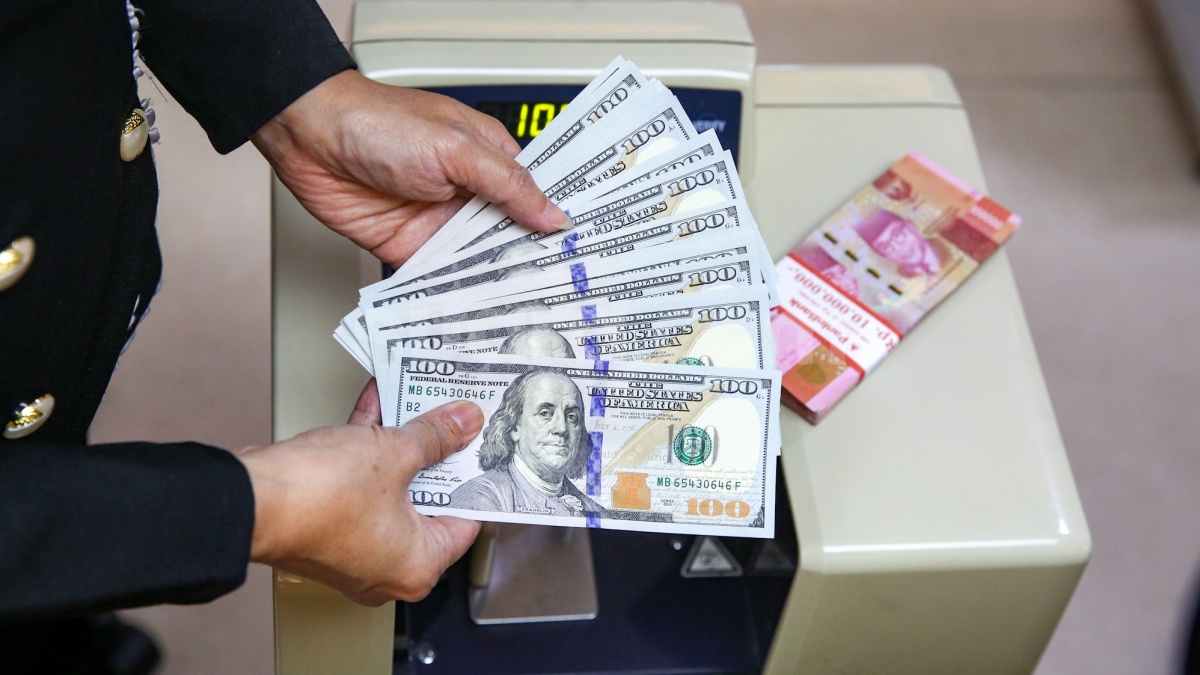 Rupiah Berbalik Loyo di Senin Sore ke Level Rp 16.800/USD