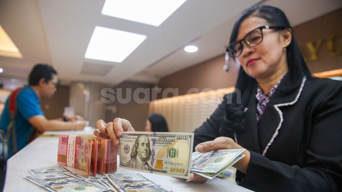 Rupiah Berhasil Tundukan Dolar AS Hari, Tembus Level Rp 16.820/USD
