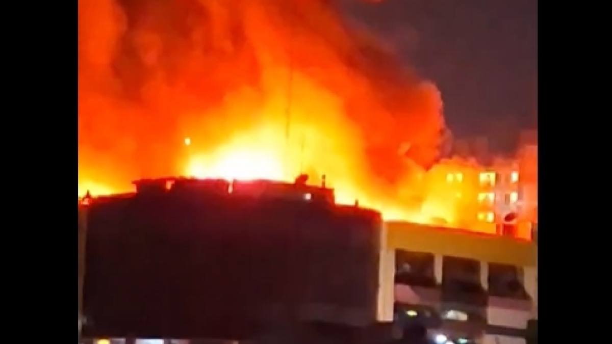 Kebakaran Gedung Glodok Plaza Makin Membesar, Tujuh Orang Masih Terjebak