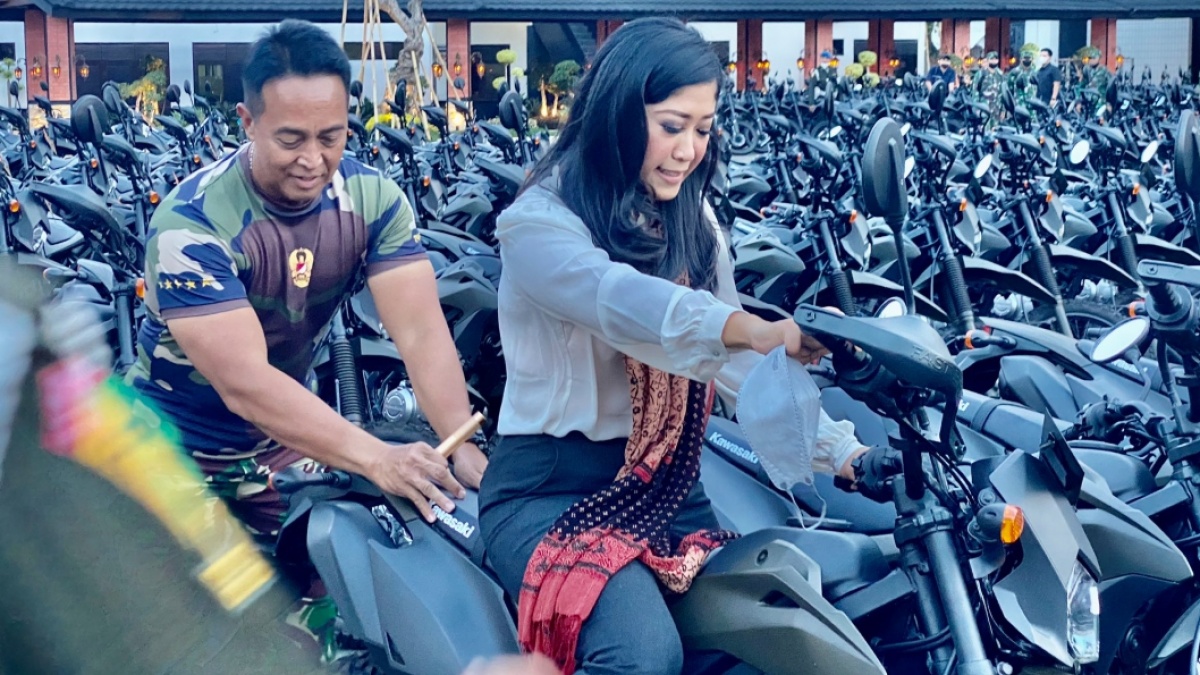 Kawasaki KLX150 Jadi Saksi, Potret Lawas Meutya Hafid dan Andika Perkasa Bikin Geger Publik
