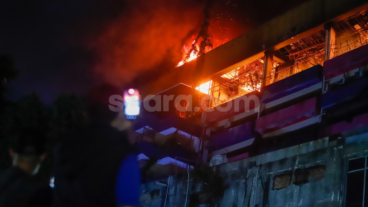 Ledakan Susul-menyusul di Lokasi Kebakaran Glodok Plaza Hingga Kamis Dini Hari