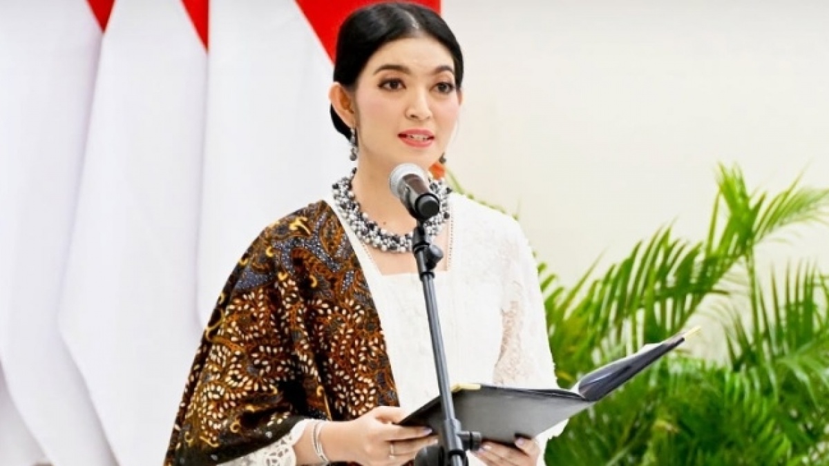 Intip 4 Penampilan Baru Selvi Ananda Pakai Behel, Makin Fresh