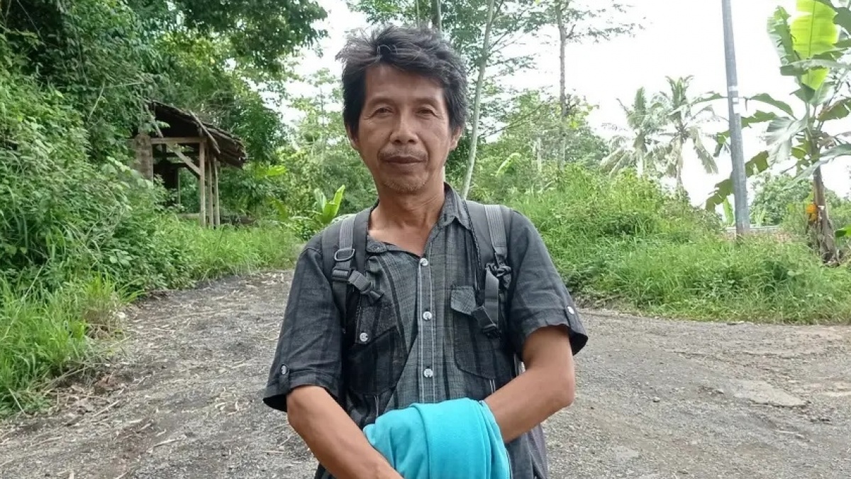 Viral Guru Honorer Jalan 12 Km Sehari dengan Gaji Rp200 Ribu Per Bulan Selama 14 Tahun