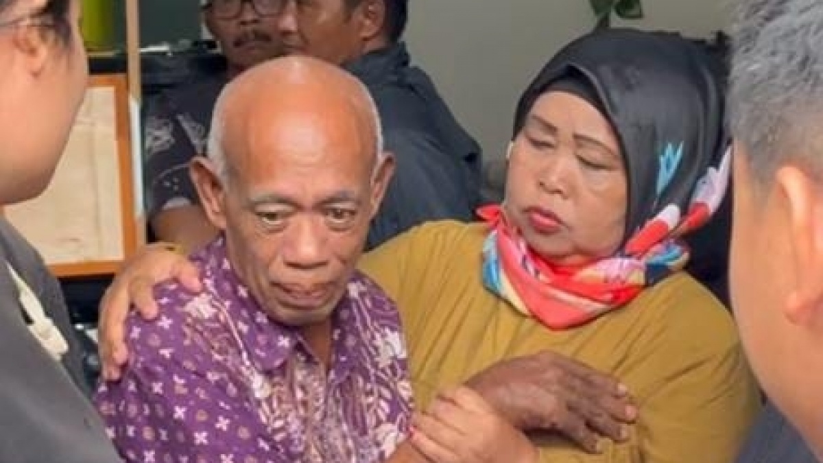 Masih Duduk di Kursi Roda, Pak Tarno Ngotot Terima Job: Senang Lihat Orang Tertawa