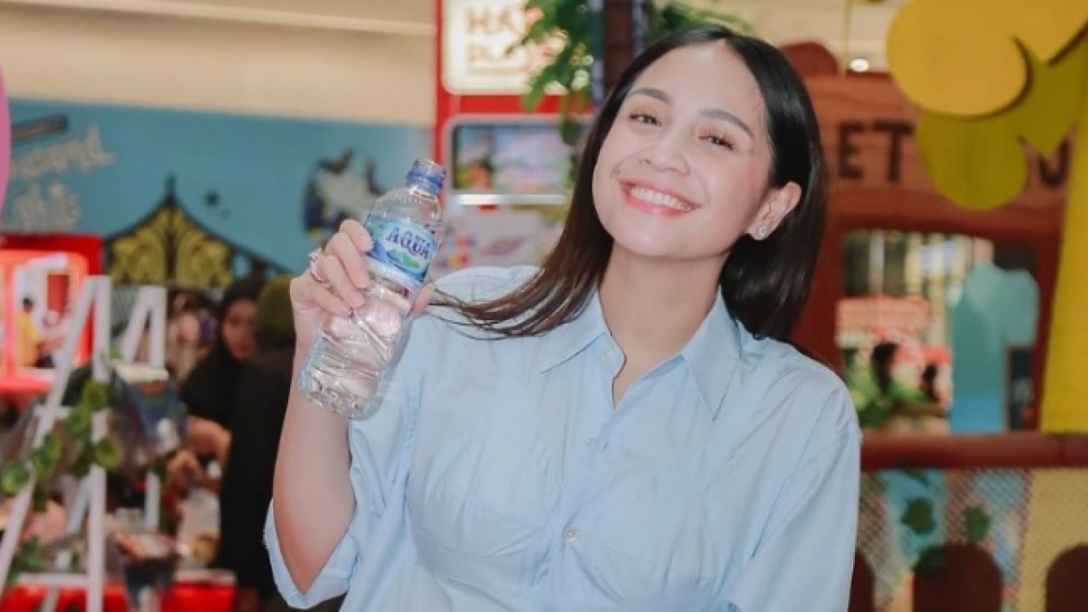 Intip Casing HP Nagita Slavina yang Seharga Motor, Punya 2 Model Sama dengan Warna Berbeda